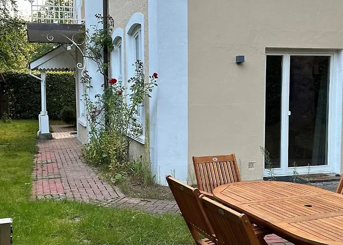 Gruenderzeithaus Elbvororte - Elbe Suburbs Wilhelminian-style House Holiday home *